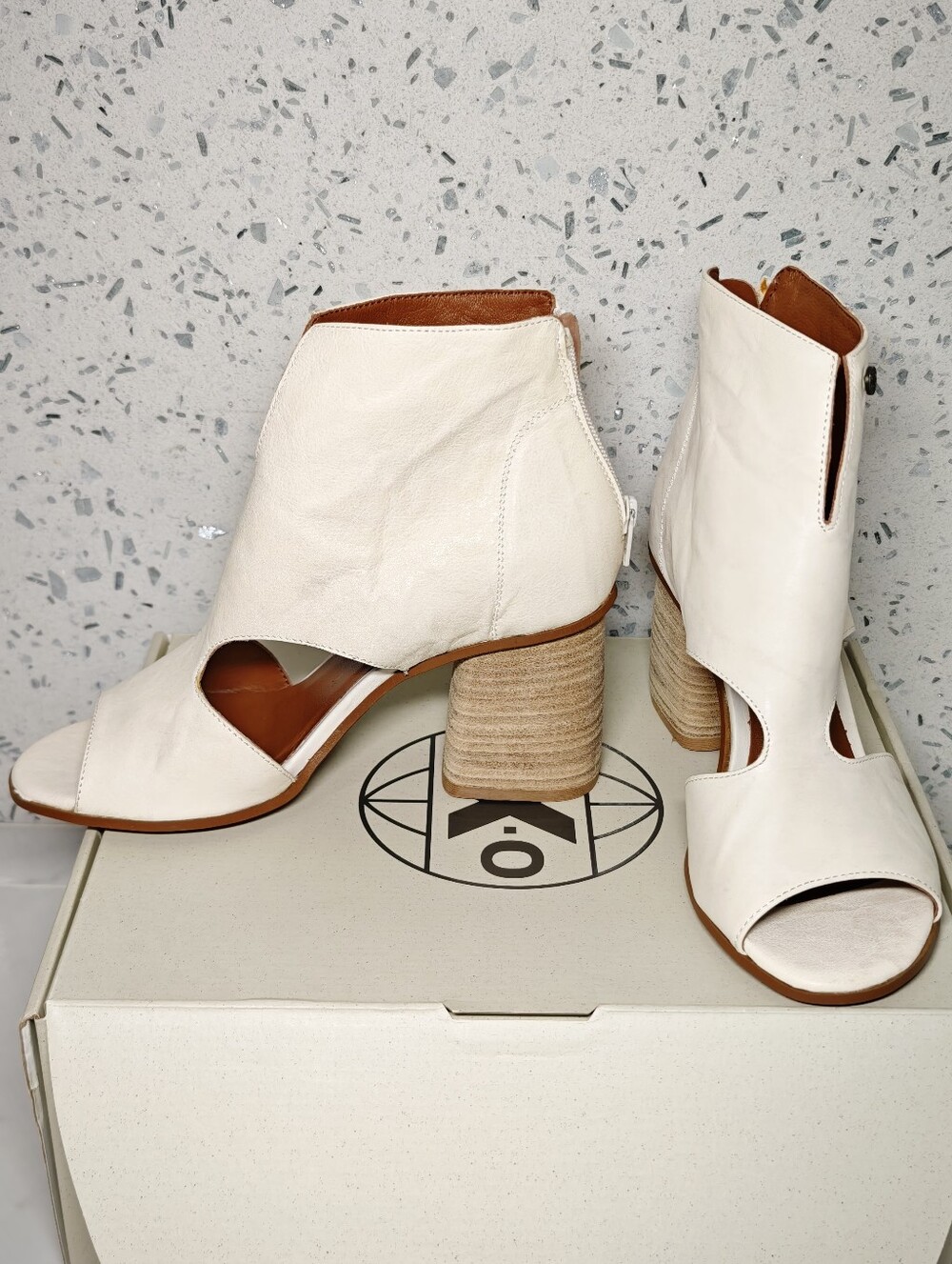 OXS Italian leather peep toe cutout ankle boot cream EU 38 US 8 NWT